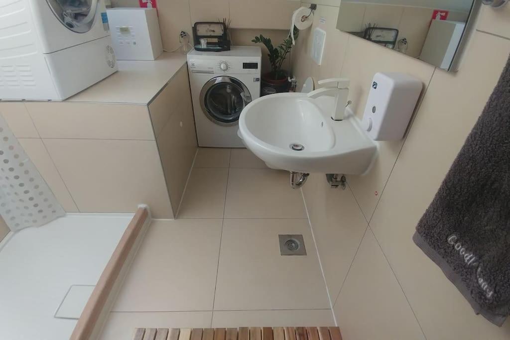 Goodlebang, 3 Bed Room Apartment, Center Ljubljana Luaran gambar